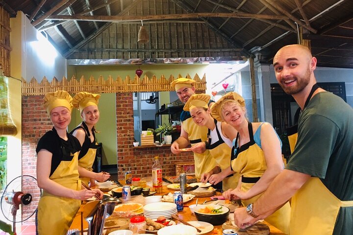 Cooking Class Hoi An:Local Market, Basket Boat, Fishing & Cooking