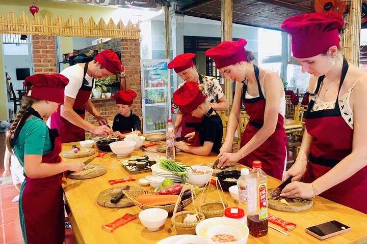 Cooking Class Hoi An:Local Market, Basket Boat, Fishing & Cooking