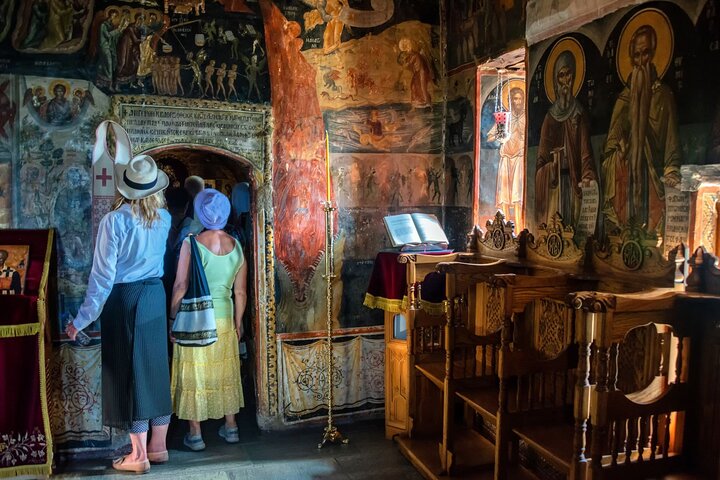 Athens: Meteora Monasteries Tour, Caves, Beachfront Stops & Lunch