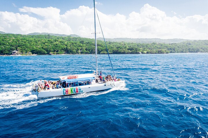 Dunn's River Falls Catamaran Cruise, Ocho Rios