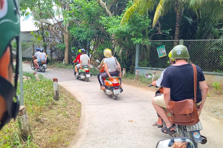Ben Tre Mekong Zig Zag: Scooter, Sailboat, and Food (Full day)