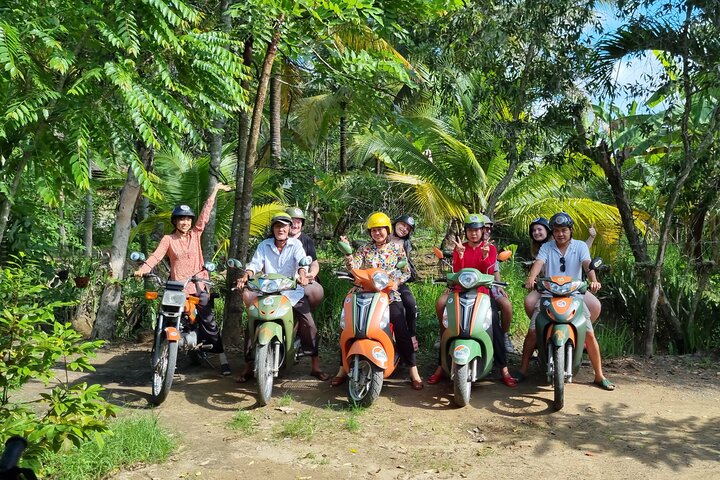 Ben Tre Mekong Zig Zag: Scooter, Sailboat, and Food (Full day)