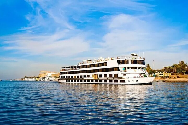 4-Day Nile Cruise sails Aswan to Luxor&Abu Simbel.Hot air Balloon
