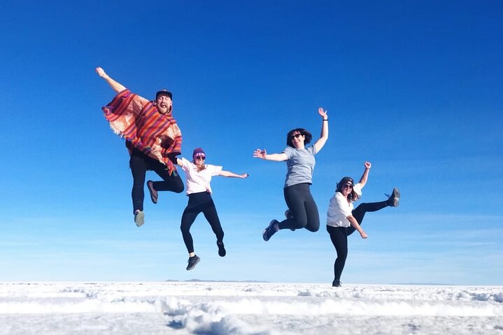 3-Day Salt Tour of Uyuni with Sunset and Lagoons Colorada