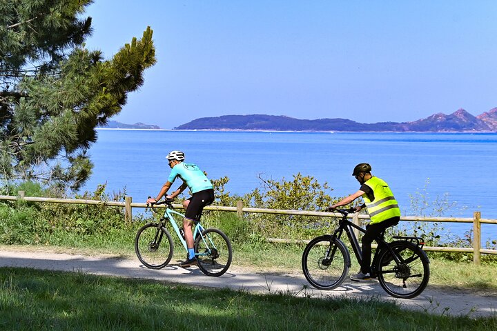 Electric bike tour with optional pick-up for cruisers