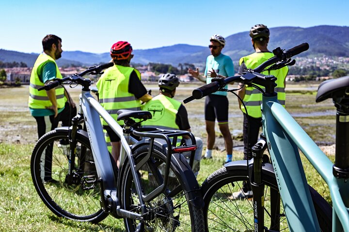 Electric bike tour with optional pick-up for cruisers