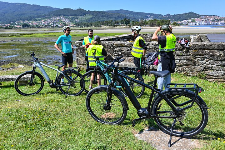 Electric bike tour with optional pick-up for cruisers