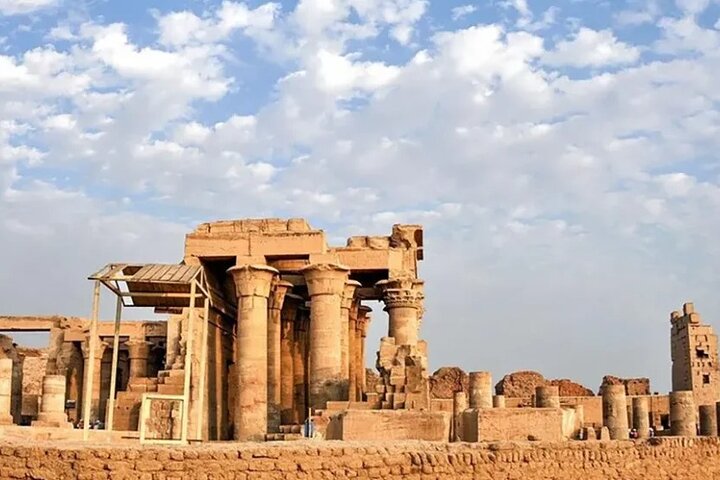 4-Day Nile Cruise sails Aswan to Luxor&Abu Simbel.Hot air Balloon