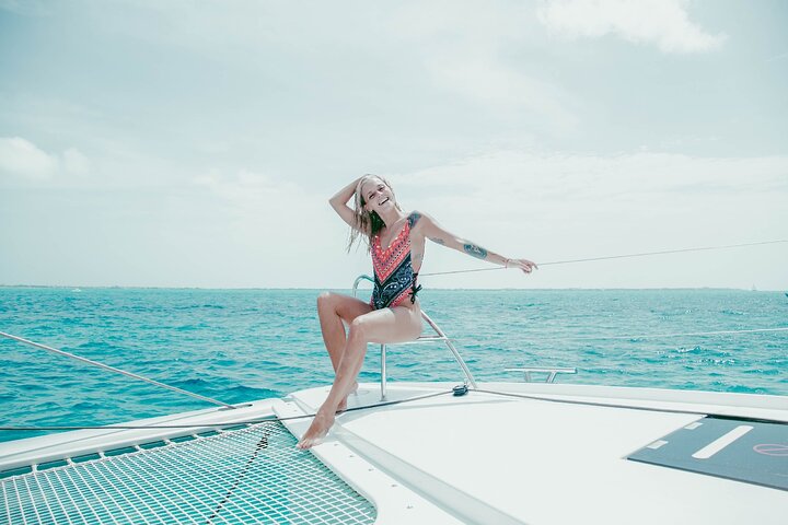 Isla Mujeres Cruise with Beach Club, Snorkel, Lunch and Open Bar
