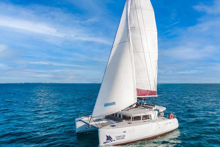 Isla Mujeres Cruise with Beach Club, Snorkel, Lunch and Open Bar