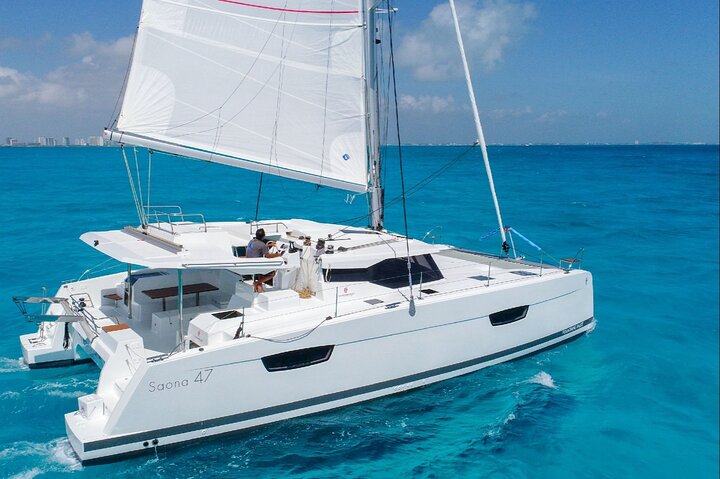 Isla Mujeres Cruise with Beach Club, Snorkel, Lunch and Open Bar