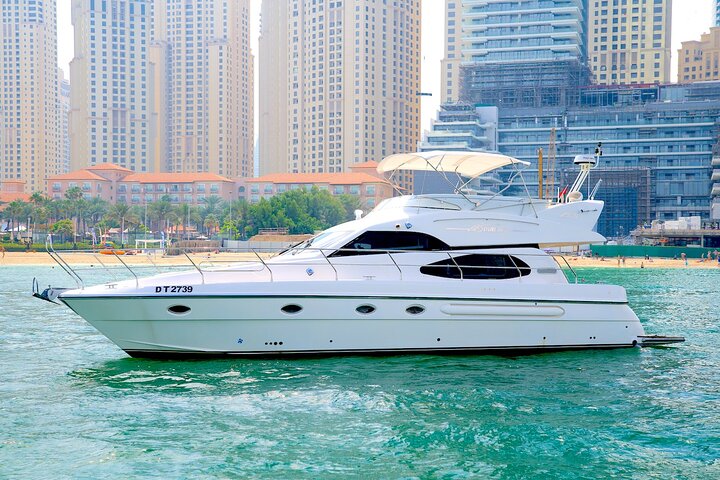Dubai Private Luxury Cruise on a Stylish 50FT Yacht