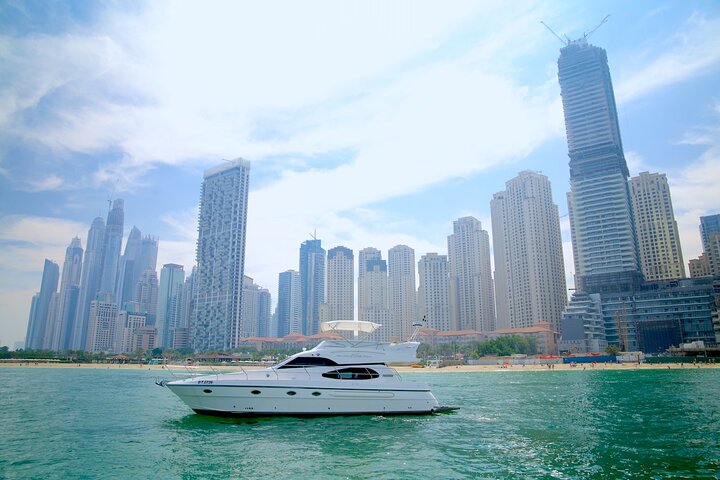 Dubai Private Luxury Cruise on a Stylish 50FT Yacht