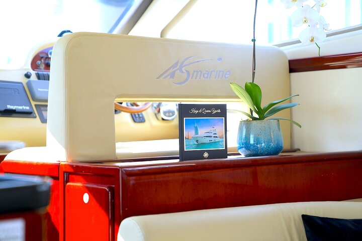 Dubai Private Luxury Cruise on a Stylish 50FT Yacht