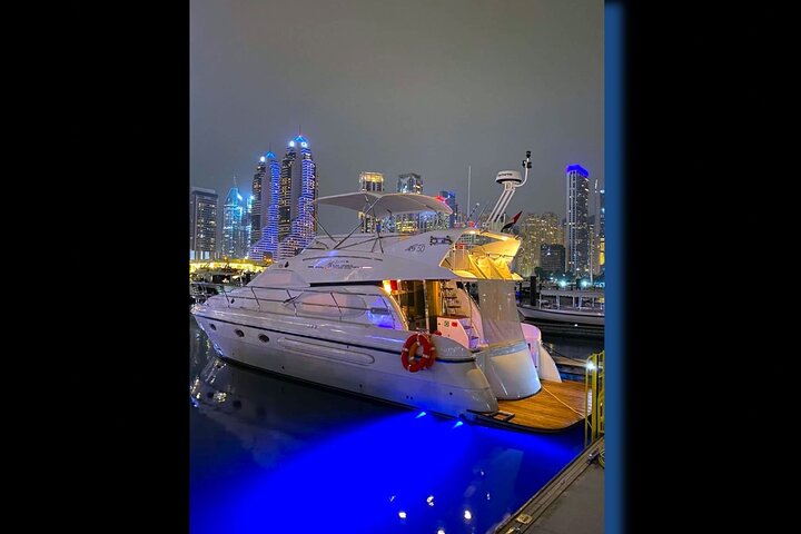 Dubai Private Luxury Cruise on a Stylish 50FT Yacht