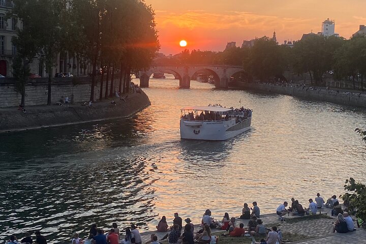 Paris with Love Private Guide and Driver
