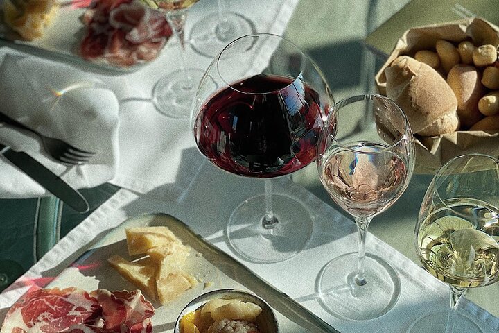 Wine Tour and Tasting of Lugana Wines near Sirmione