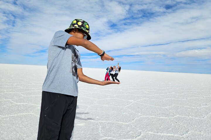 3-Day Salt Tour of Uyuni with Sunset and Lagoons Colorada
