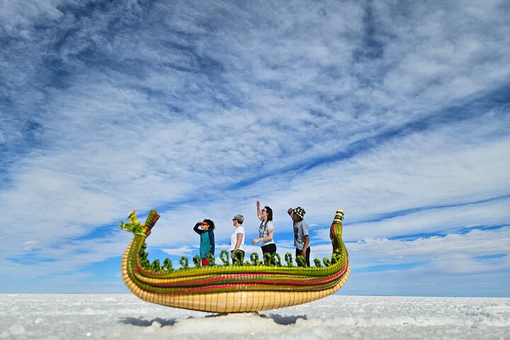 3-Day Salt Tour of Uyuni with Sunset and Lagoons Colorada