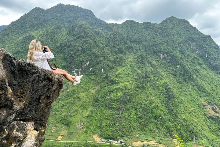 Ha Giang Loop 3D2N Private Car Tour (English speaking Driver)