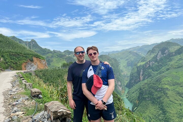 Ha Giang Loop 3D2N Private Car Tour (English speaking Driver)