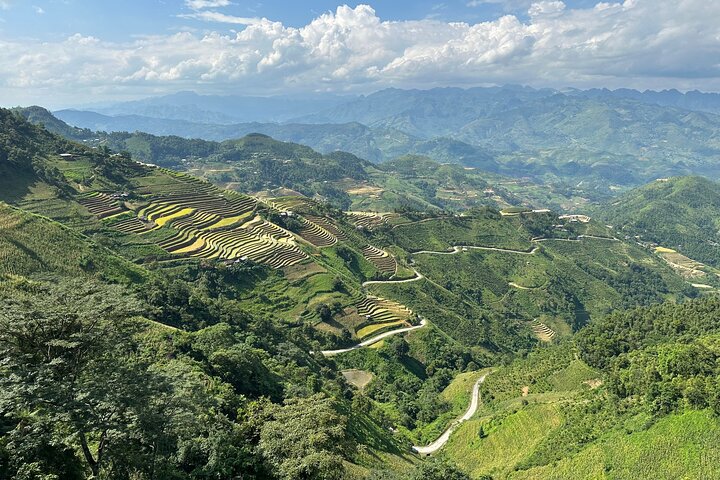 Ha Giang Loop 3D2N Private Car Tour (English speaking Driver)