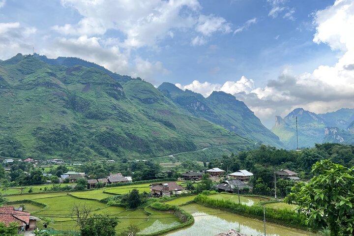Ha Giang Loop 3D2N Private Car Tour (English speaking Driver)