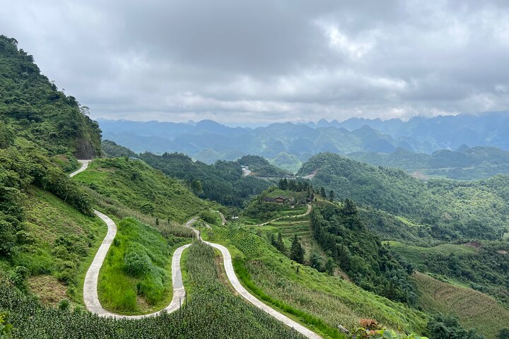 Ha Giang Loop 3D2N Private Car Tour (English speaking Driver)