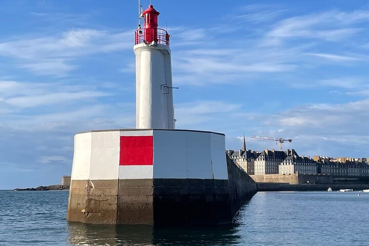 Saint-Malo: 1h30 guided boat trip (Commented FR & EN)