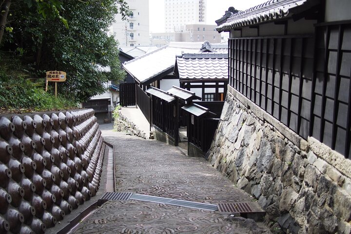 Private Pottery Road Walking Tour in Tokoname