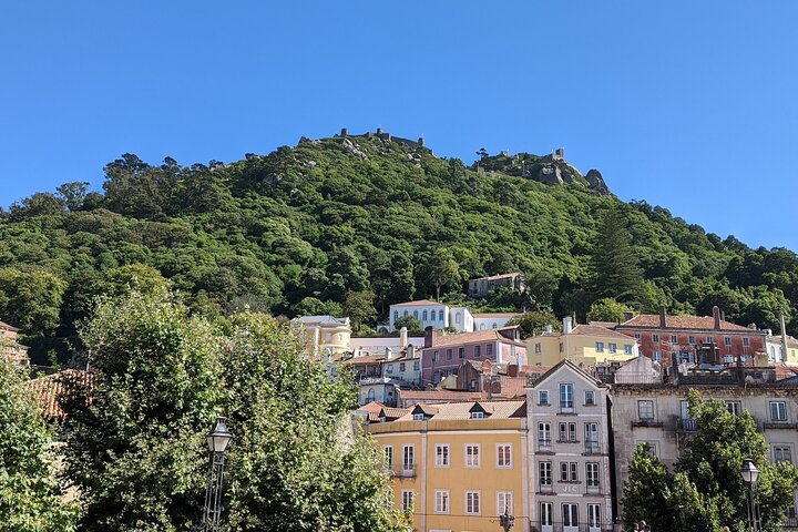 Sintra, Pena Palace, Quinta da Regaleira & Cascais Group Tour