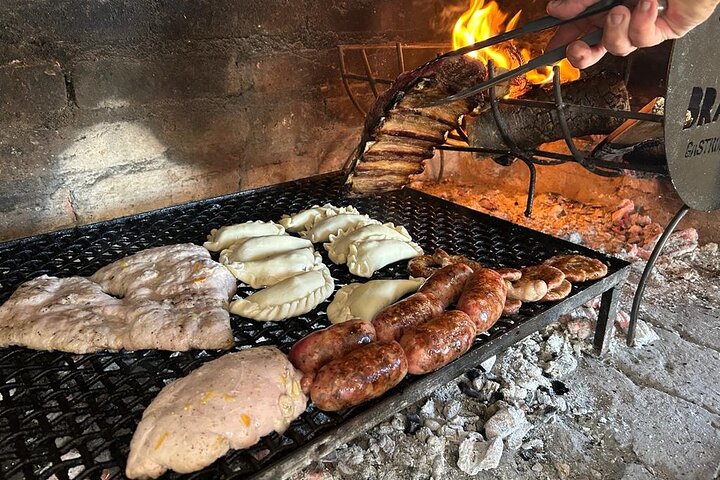 Roast and Empanadas Class with Wine |Mendoza|Braseando Experience