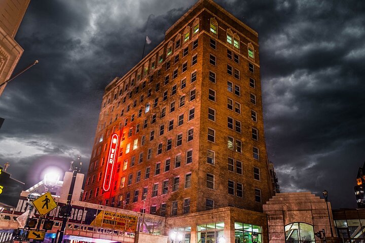 Milwaukee Morbid Mirrorlight Ghost Tours