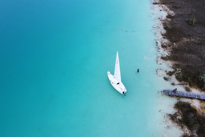 Private sailing tour of Bacalar Lagoon