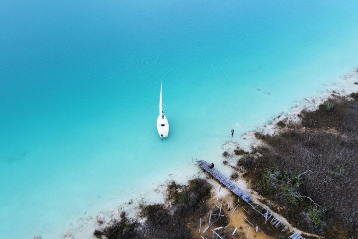 Private sailing tour of Bacalar Lagoon