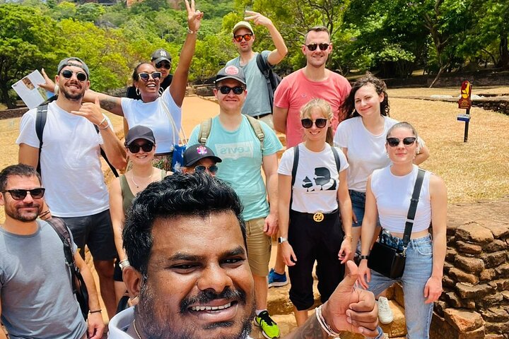 From Colombo: Sigiriya and Dambulla Day Trip and Safari