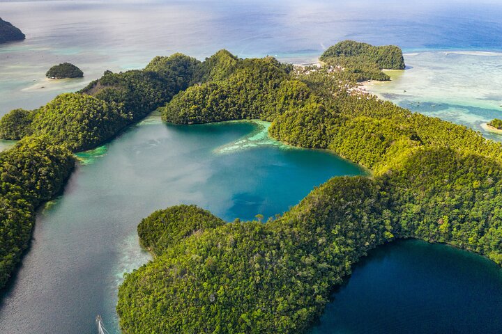 Coron Ultimate Tour - Full Day Group Tour w/ Lunch