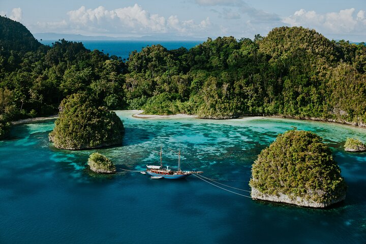 Coron Ultimate Tour - Full Day Group Tour w/ Lunch