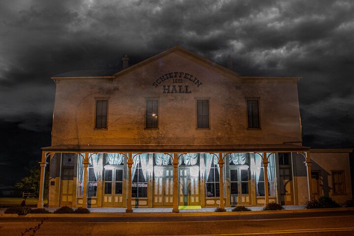 Tombstone Ghost Tours: Ghosts and Gunslingers of the Wild West