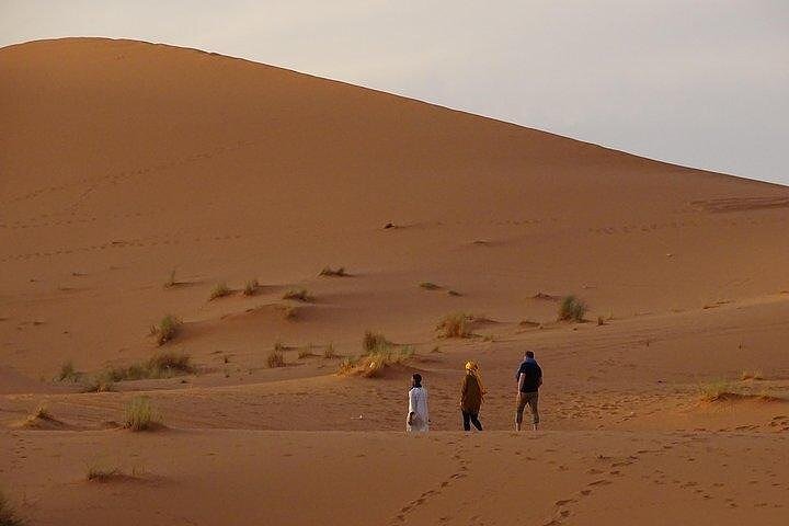 Merzouga Desert Sunrise Walking Trip From Erfoud With Local Guide