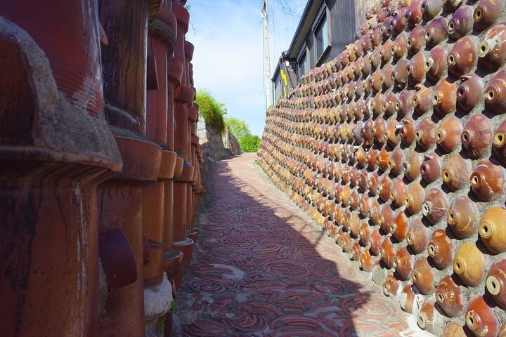 Private Pottery Road Walking Tour in Tokoname