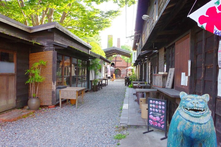 Private Pottery Road Walking Tour in Tokoname
