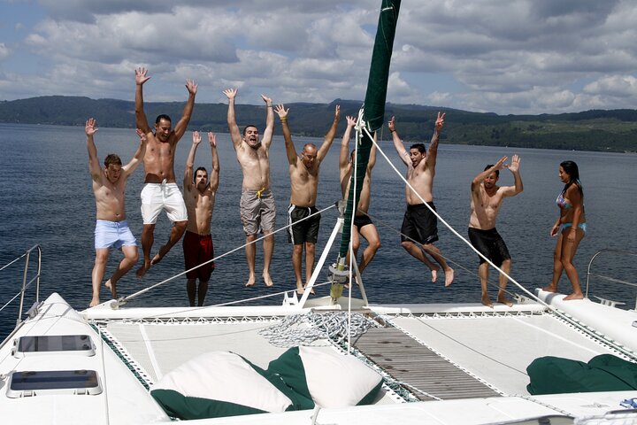 Luxury Sailing - Māori Rock Carvings - Taupo Sailing Adventures