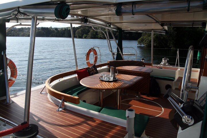 Luxury Sailing - Māori Rock Carvings - Taupo Sailing Adventures
