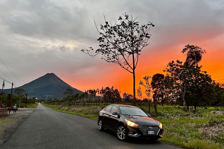 Private Luxury Transportation from the Airport to your Hotel