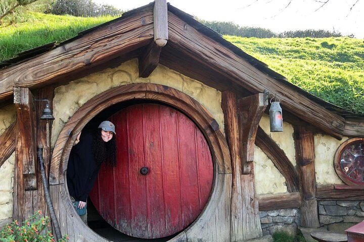 Private, via beaches, Kiwi farm to Rotorua 8 lakes & Geothermal
