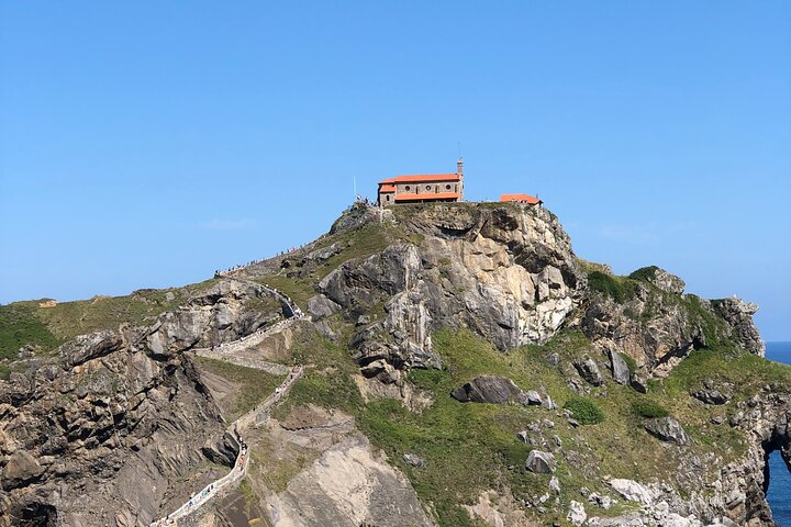 Bilbao: Gaztelugatxe, Bermeo, Mundaka and Gernika with Txakoli
