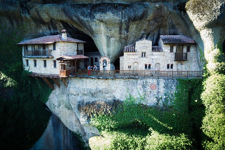 Meteora Small Group Hiking tour with Transfer and Monastery Visit