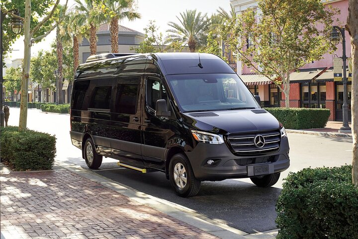 Private Transfer from Winnipeg Airport (YWG) to Winnipeg Hotels