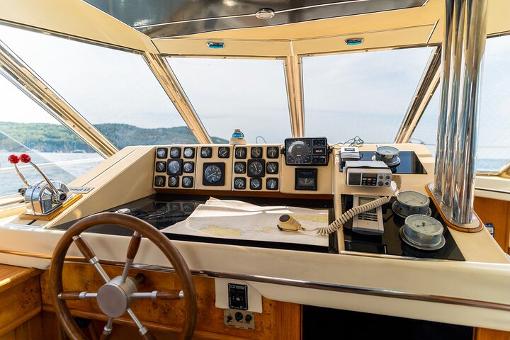 Tour of Ischia in Private Yacht